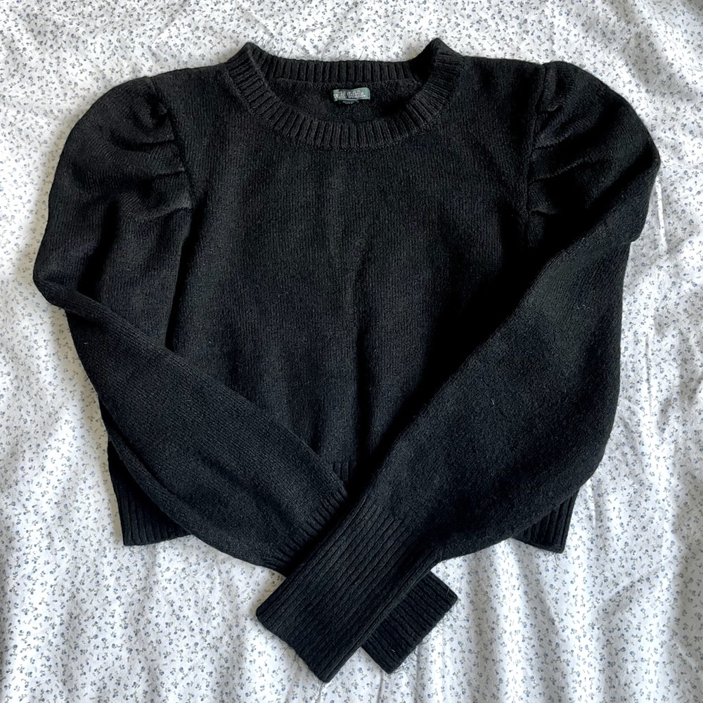 Women’s Medium • Wild Fable Brand • Cropped Sweater